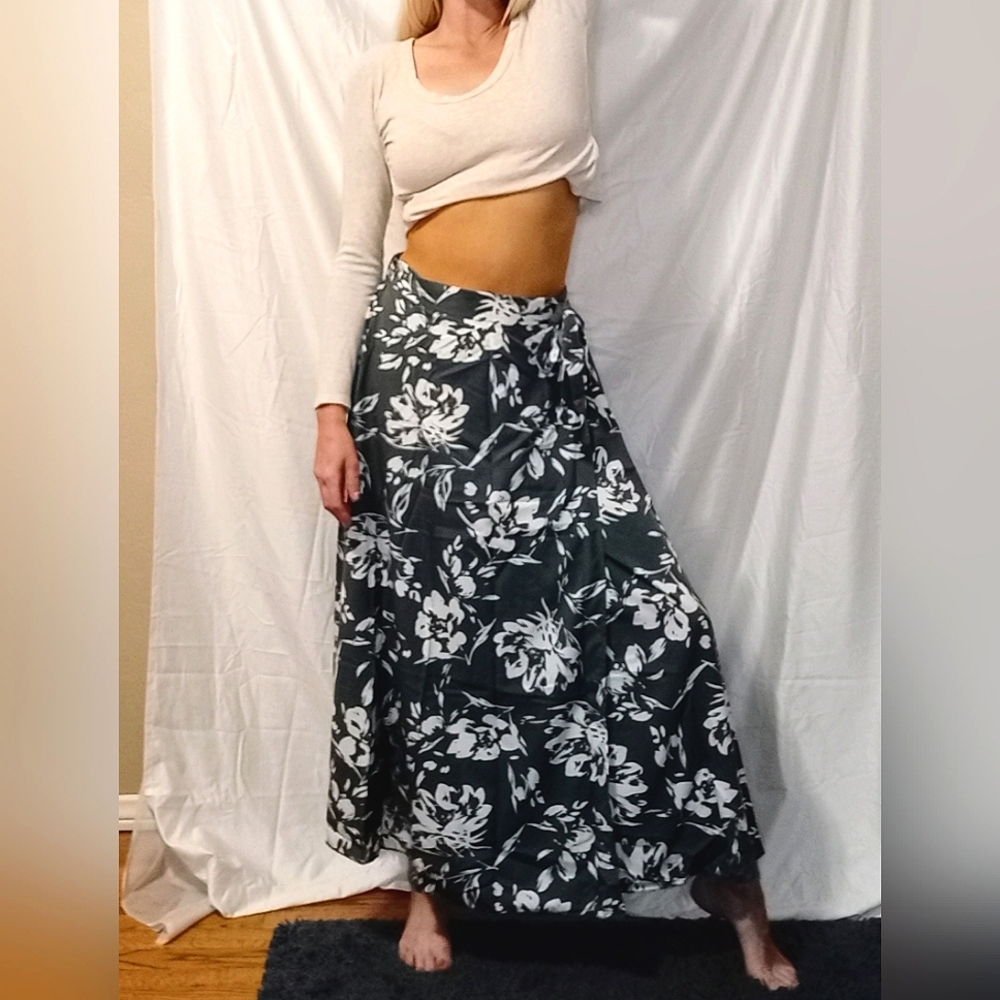 Summer Floral Print Maxi Wrap Skirt in Green and White. Like New.